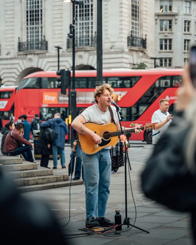A street musician at Piccadilly Circus in London